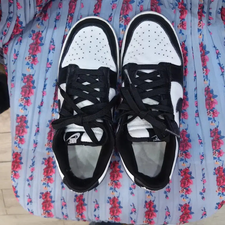 [BUNJANG] Nike Dunk Low Black/White Sneakers / 나이키 덩크 로우 블랙/화이트 260mm