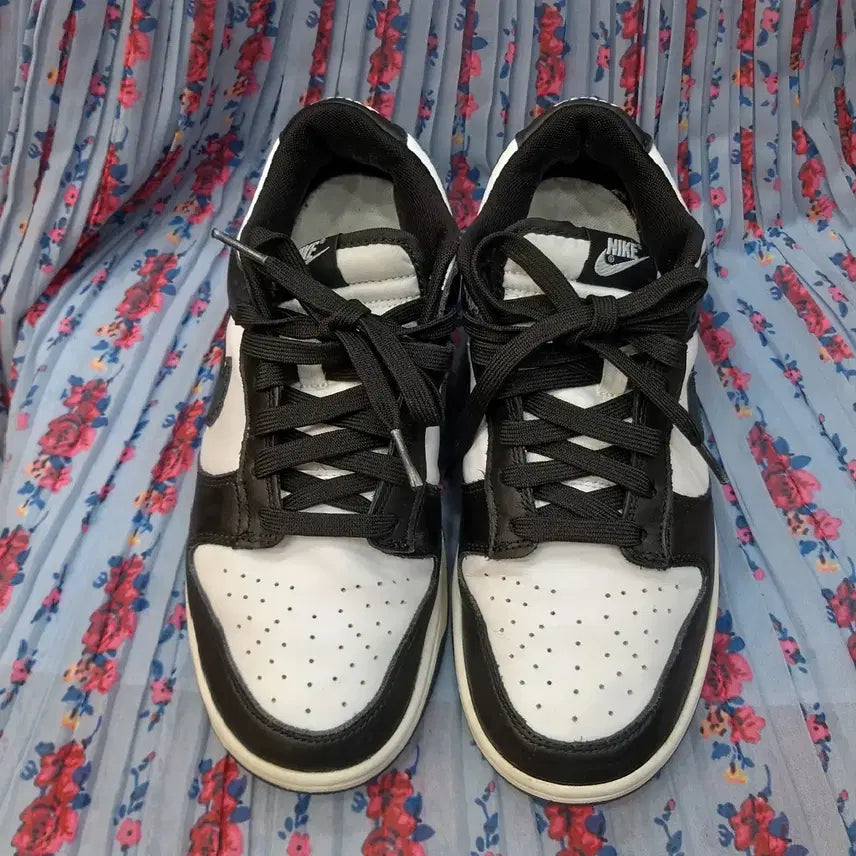 [BUNJANG] Nike Dunk Low Black/White Sneakers / 나이키 덩크 로우 블랙/화이트 260mm