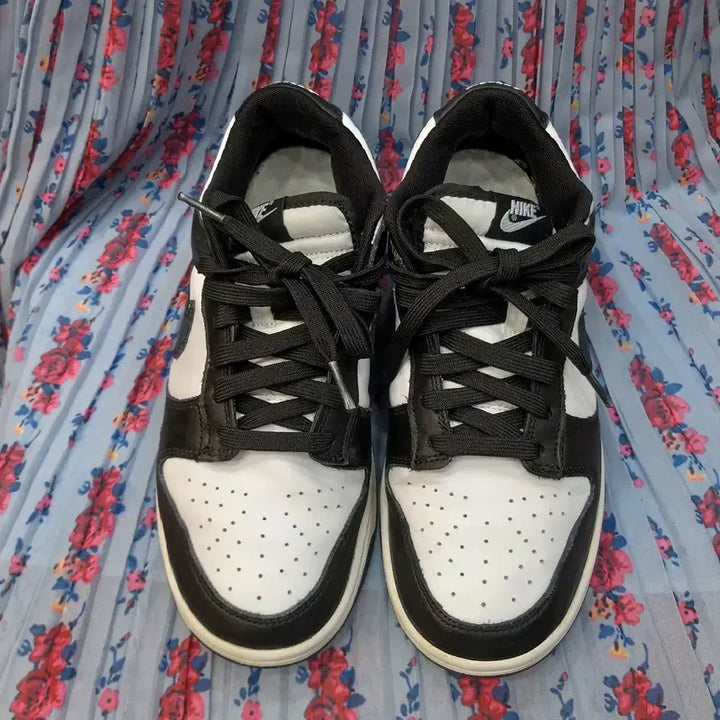 [BUNJANG] Nike Dunk Low Black/White Sneakers / 나이키 덩크 로우 블랙/화이트 260mm