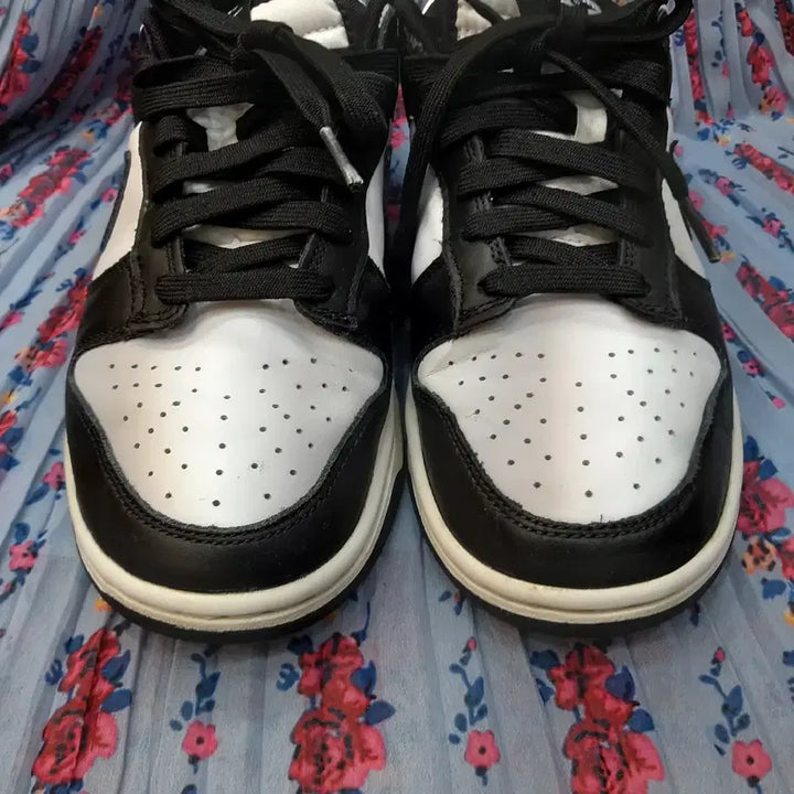 [BUNJANG] Nike Dunk Low Black/White Sneakers / 나이키 덩크 로우 블랙/화이트 260mm