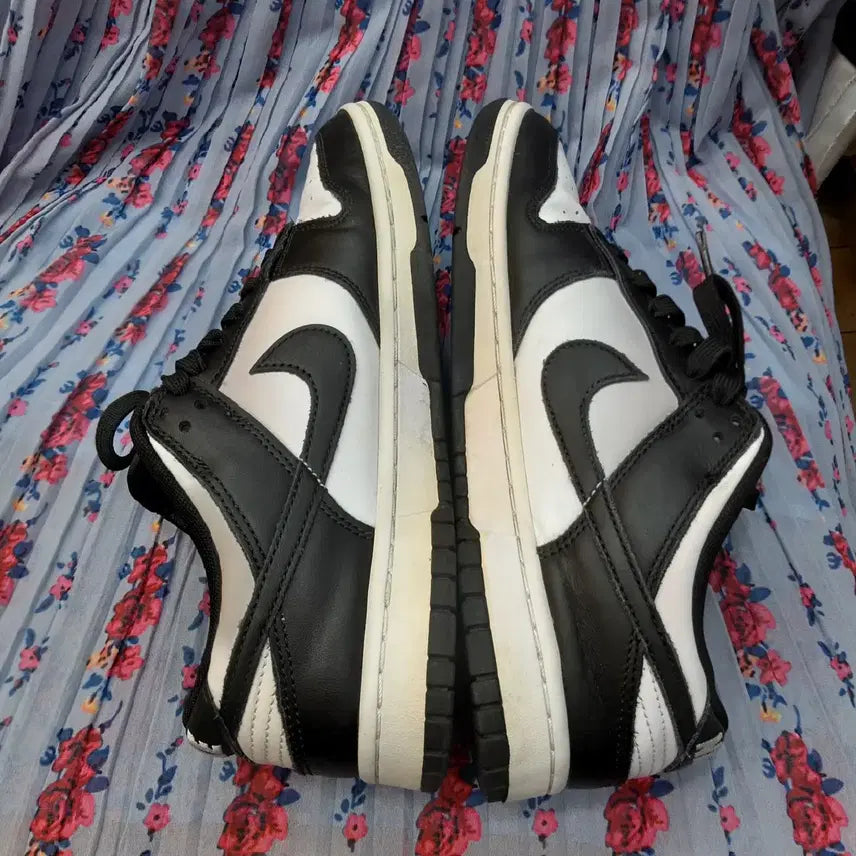 [BUNJANG] Nike Dunk Low Black/White Sneakers / 나이키 덩크 로우 블랙/화이트 260mm