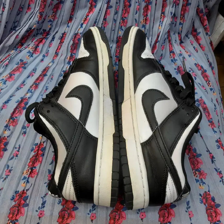 [BUNJANG] Nike Dunk Low Black/White Sneakers / 나이키 덩크 로우 블랙/화이트 260mm