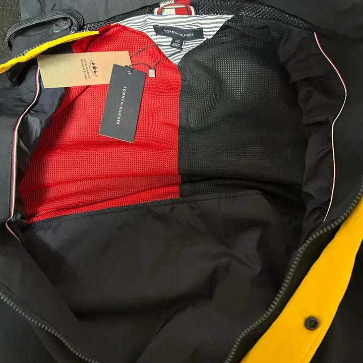 [BUNJANG] Tommy Hilfiger Black Hooded Windbreaker Jacket / 타미힐피거 블랙 후드 바람막이L