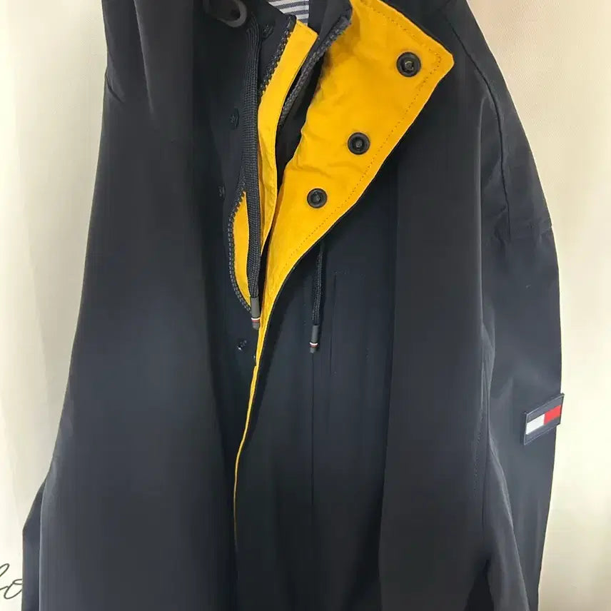 [BUNJANG] Tommy Hilfiger Black Hooded Windbreaker Jacket / 타미힐피거 블랙 후드 바람막이L