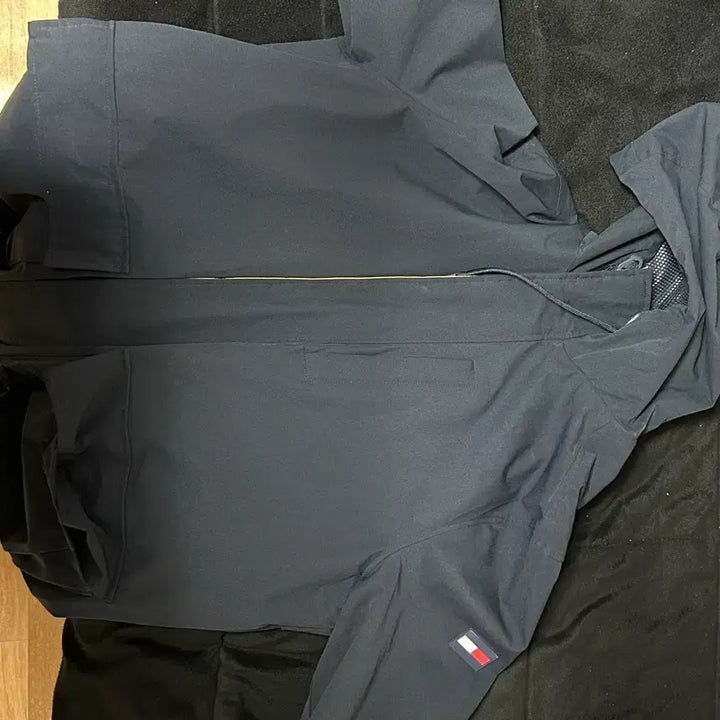 [BUNJANG] Tommy Hilfiger Black Hooded Windbreaker Jacket / 타미힐피거 블랙 후드 바람막이L