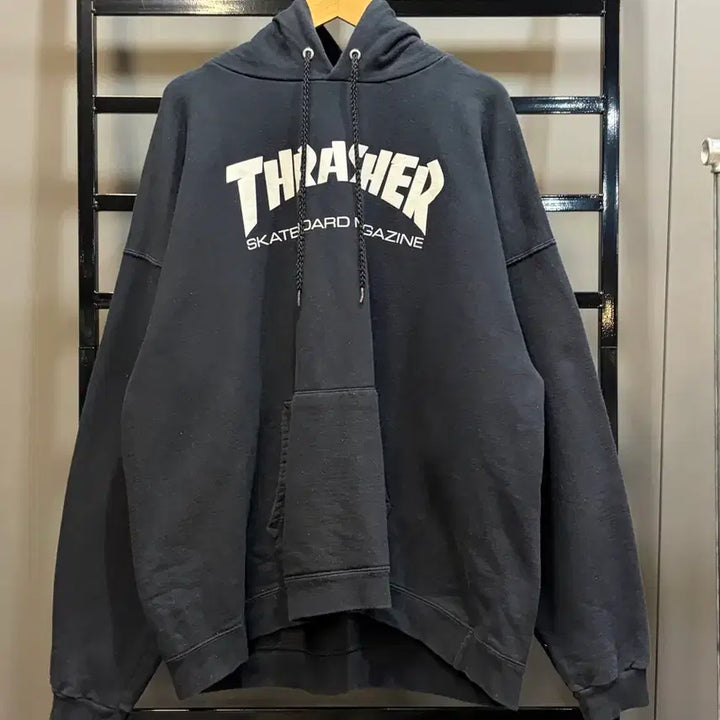 [BUNJANG] Thrasher Skateboard Magazine Charcoal Black Hoodie L / [L] 스래셔 Thrasher 스케이트보드 매거진 후드티 차콜블랙 2.5