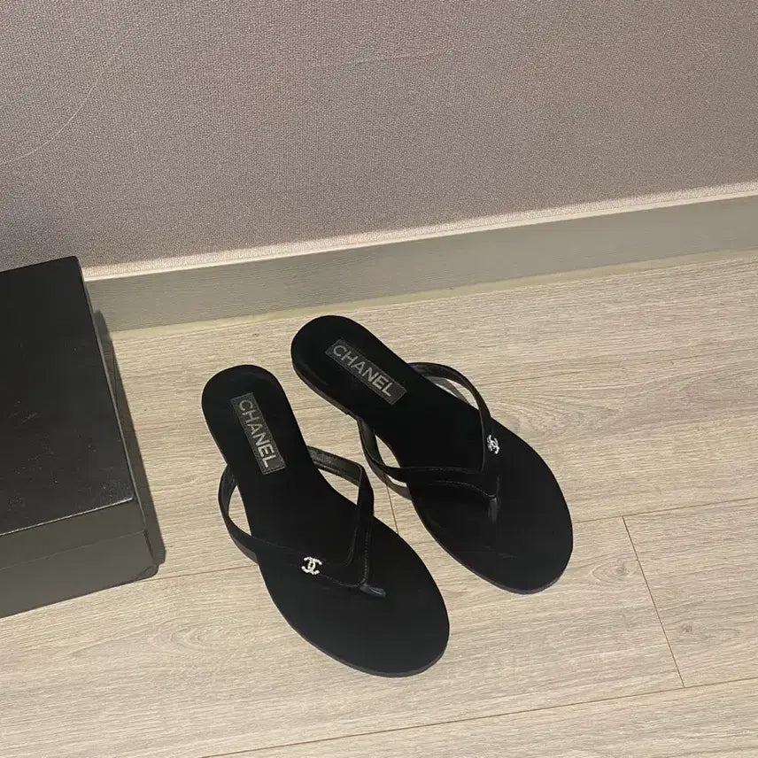 [SOLD OUT] 벨벳 쪼리 슬리퍼