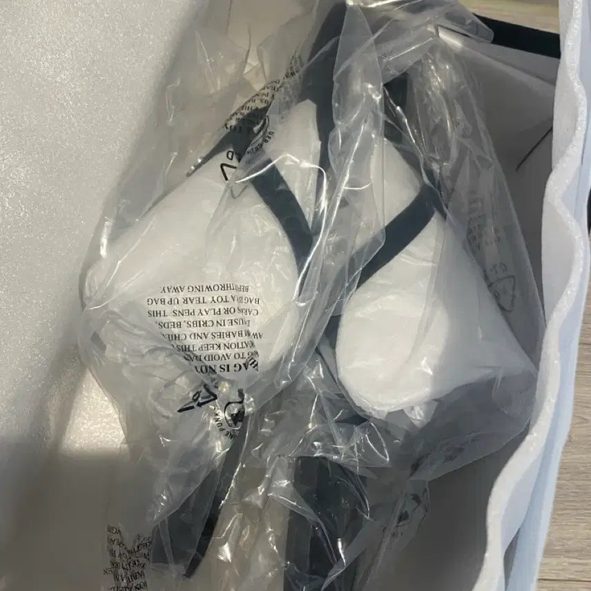 [SOLD OUT] 벨벳 쪼리 슬리퍼