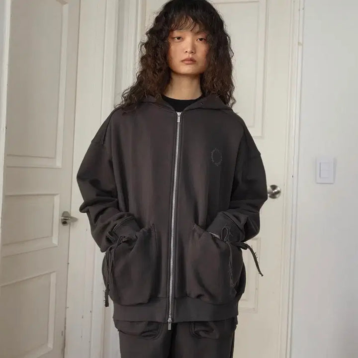[SOLD OUT] 마뗑킴 볼륨 포켓 후디 집업 차콜