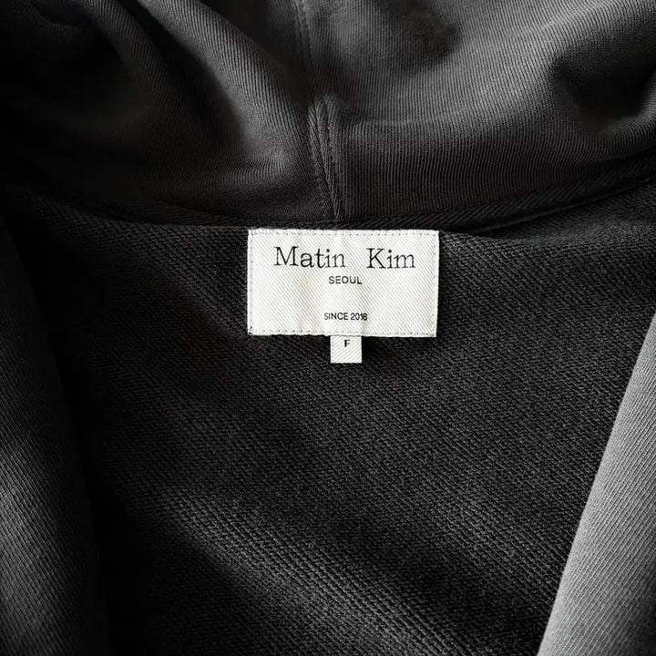 [SOLD OUT] 마뗑킴 볼륨 포켓 후디 집업 차콜