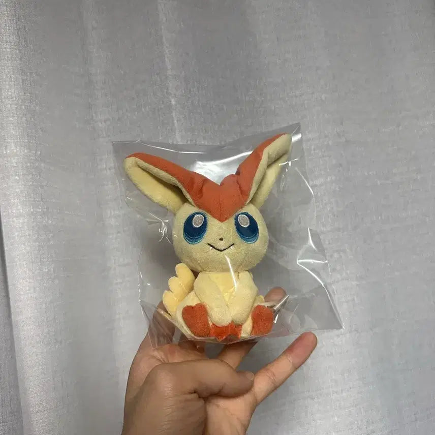 [SOLD OUT] [택포] 포켓몬스터 캔버스 비크티니 인형 판매합니다:)