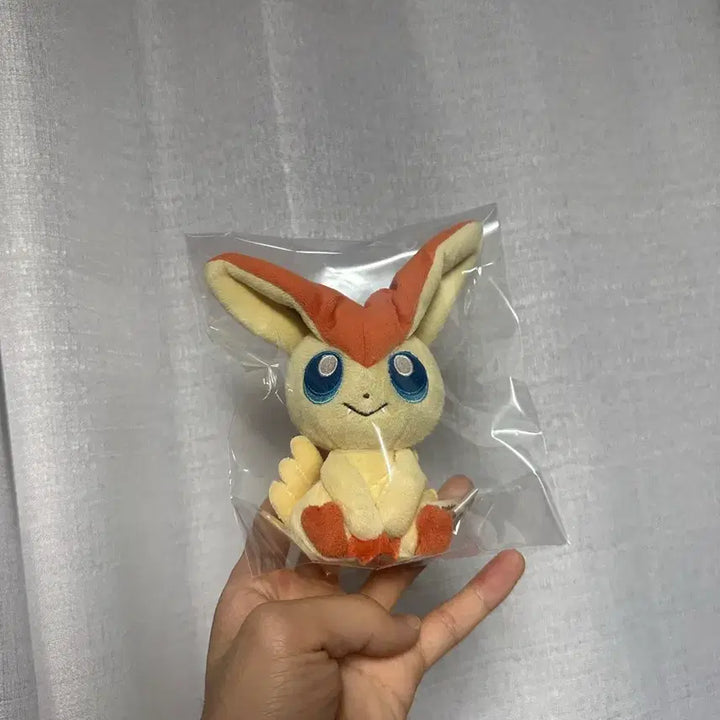 [SOLD OUT] [택포] 포켓몬스터 캔버스 비크티니 인형 판매합니다:)