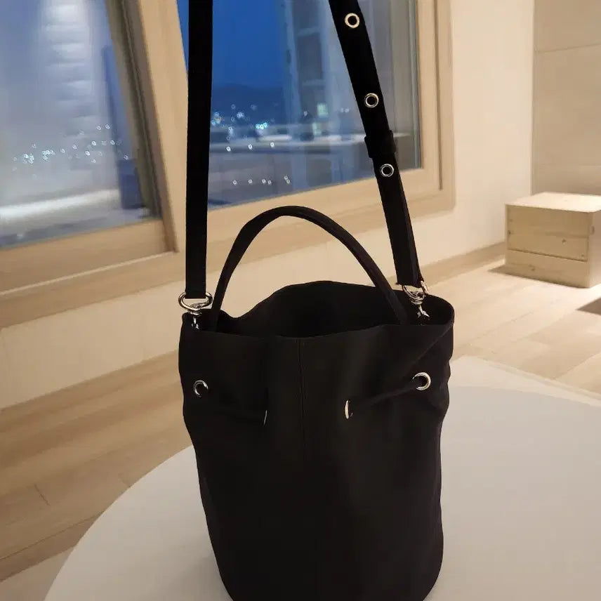 [SOLD OUT] 발렌시아가 블랙 버킷백 토트백
