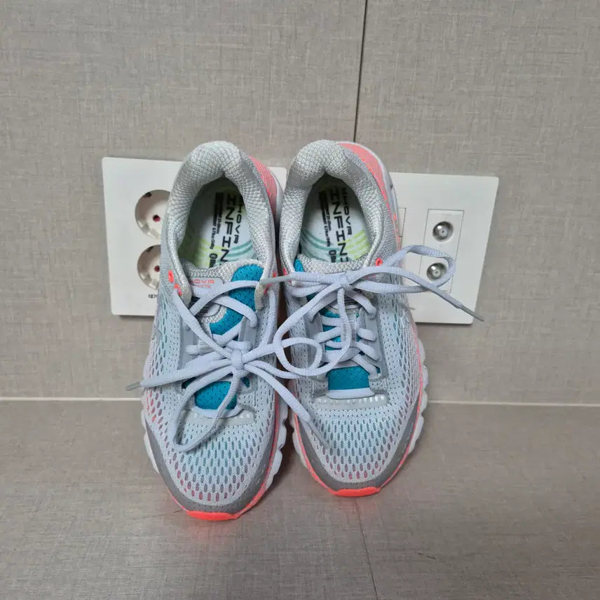 [BUNJANG] Under Armour HOVR Infinite W Running Shoes / 220)언더아머 HOVR 인피니트 W 운동화 여성용