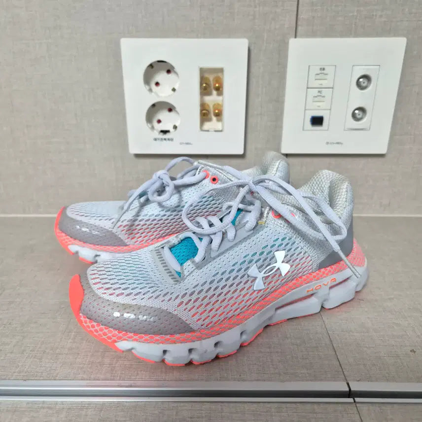 [BUNJANG] Under Armour HOVR Infinite W Running Shoes / 220)언더아머 HOVR 인피니트 W 운동화 여성용