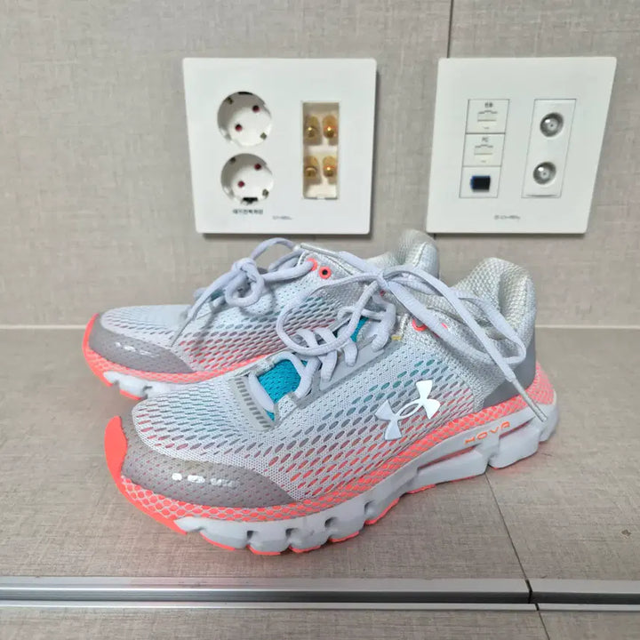 [BUNJANG] Under Armour HOVR Infinite W Running Shoes / 220)언더아머 HOVR 인피니트 W 운동화 여성용