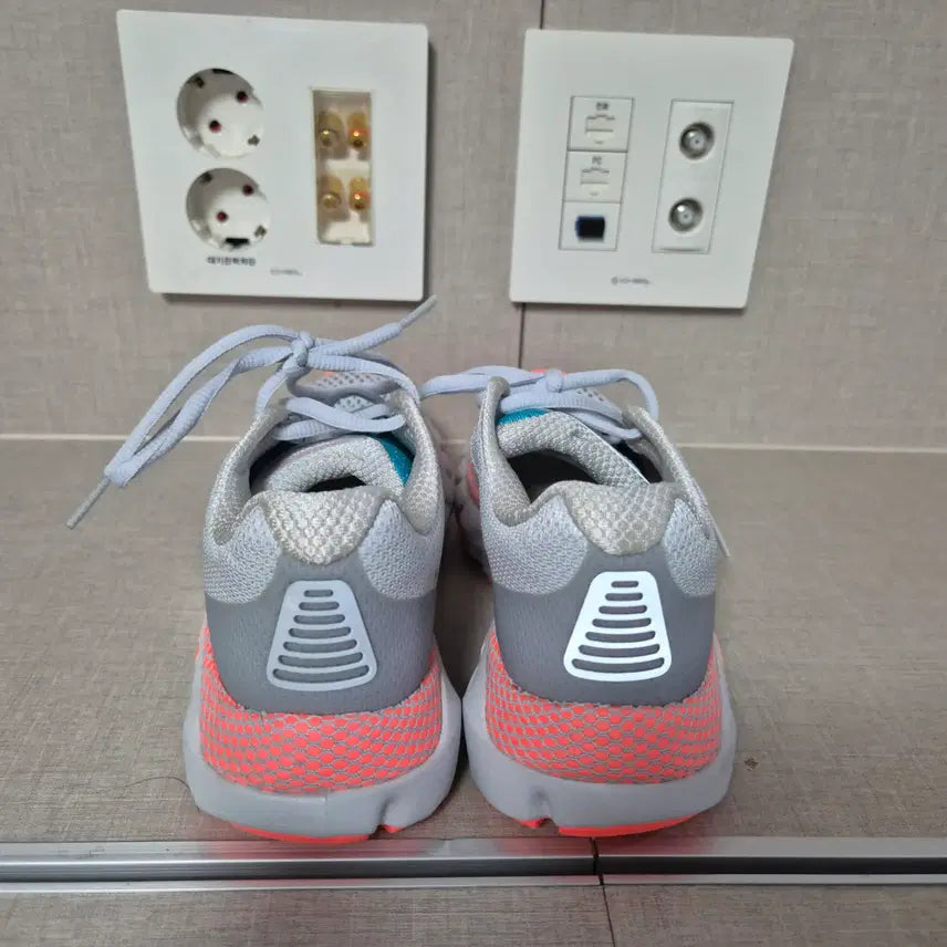 [BUNJANG] Under Armour HOVR Infinite W Running Shoes / 220)언더아머 HOVR 인피니트 W 운동화 여성용