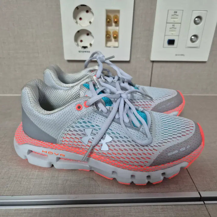 [BUNJANG] Under Armour HOVR Infinite W Running Shoes / 220)언더아머 HOVR 인피니트 W 운동화 여성용