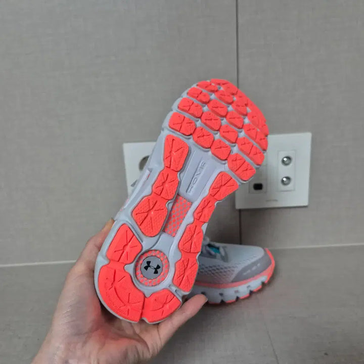 [BUNJANG] Under Armour HOVR Infinite W Running Shoes / 220)언더아머 HOVR 인피니트 W 운동화 여성용