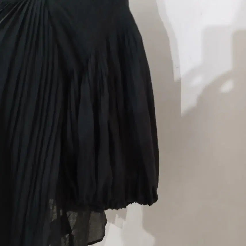 [BUNJANG] Zigot Pleated Blouse / 지고트 플리츠 블라우스 Free