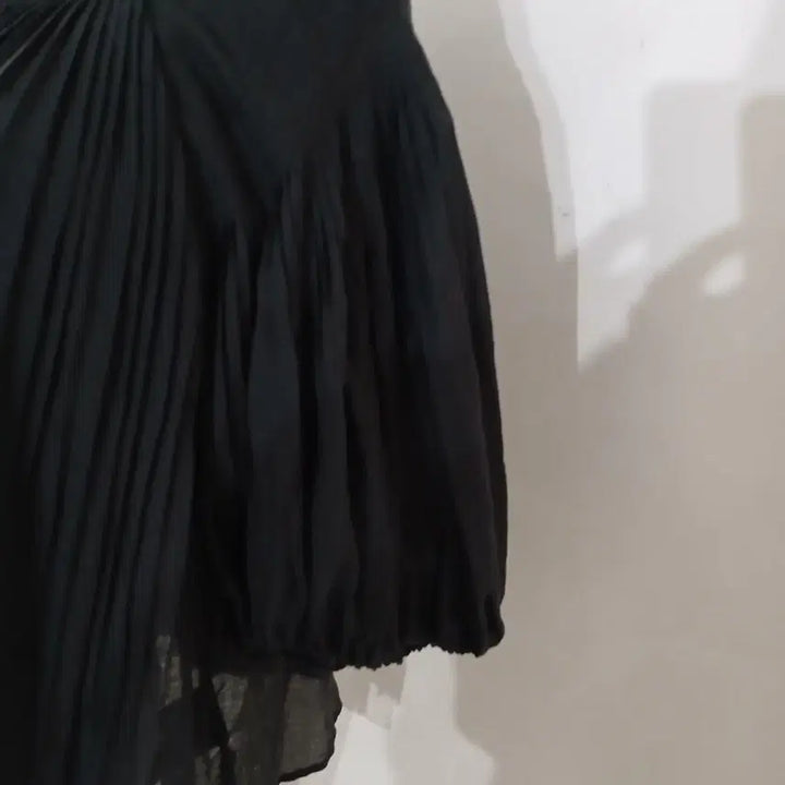 [BUNJANG] Zigot Pleated Blouse / 지고트 플리츠 블라우스 Free