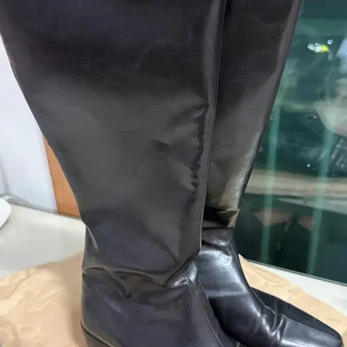 [SOLD OUT] 무배)르아드쥬 르쇼어 절개 슬림 지퍼 롱부츠