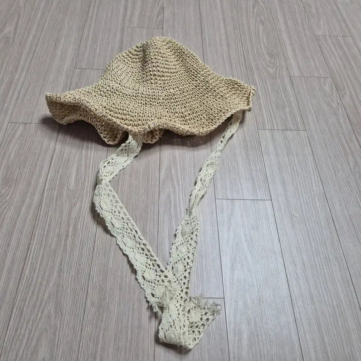 [SOLD OUT] 프리)여성 레이스 턱 끈 라피아 버킷햇