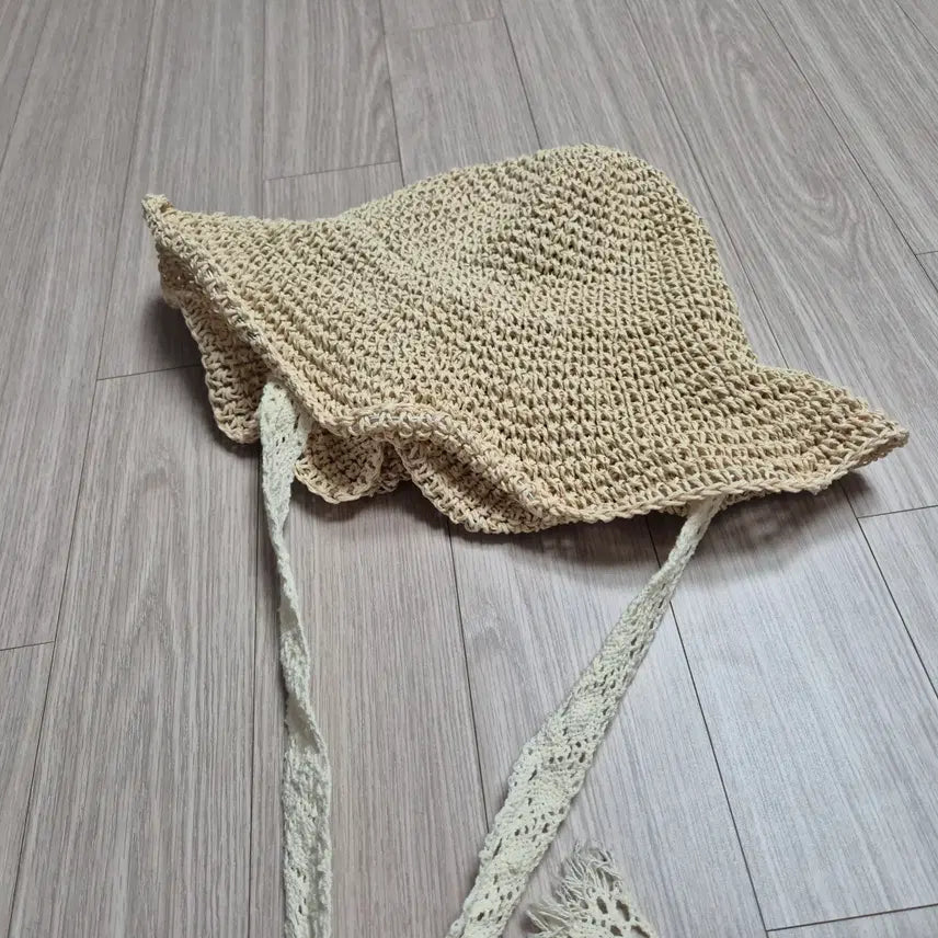 [SOLD OUT] 프리)여성 레이스 턱 끈 라피아 버킷햇