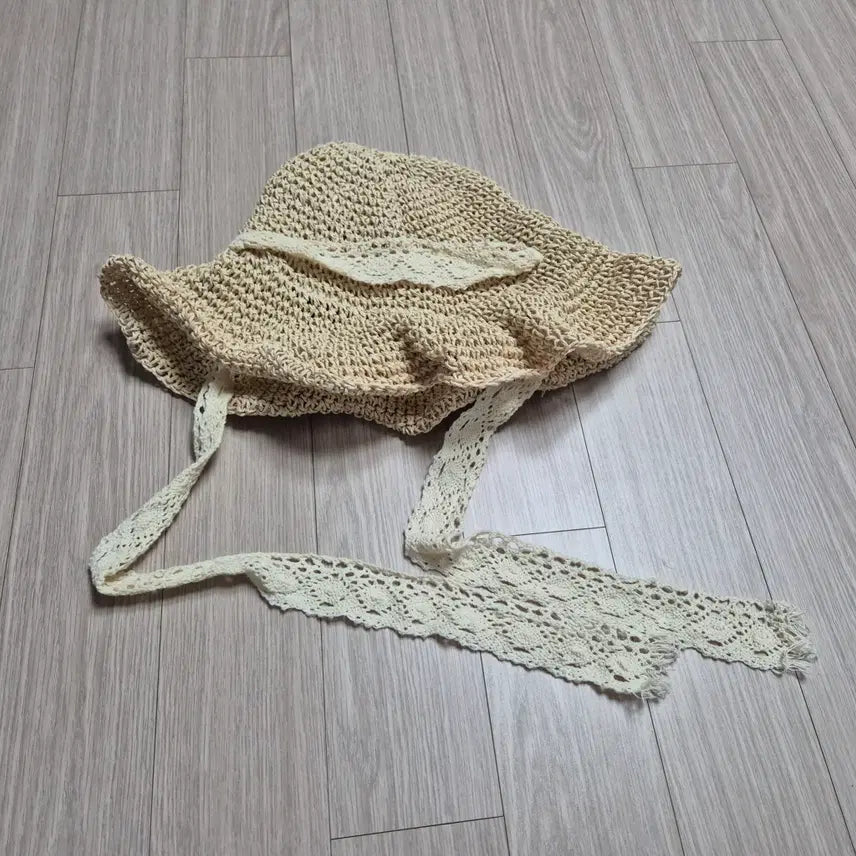 [SOLD OUT] 프리)여성 레이스 턱 끈 라피아 버킷햇