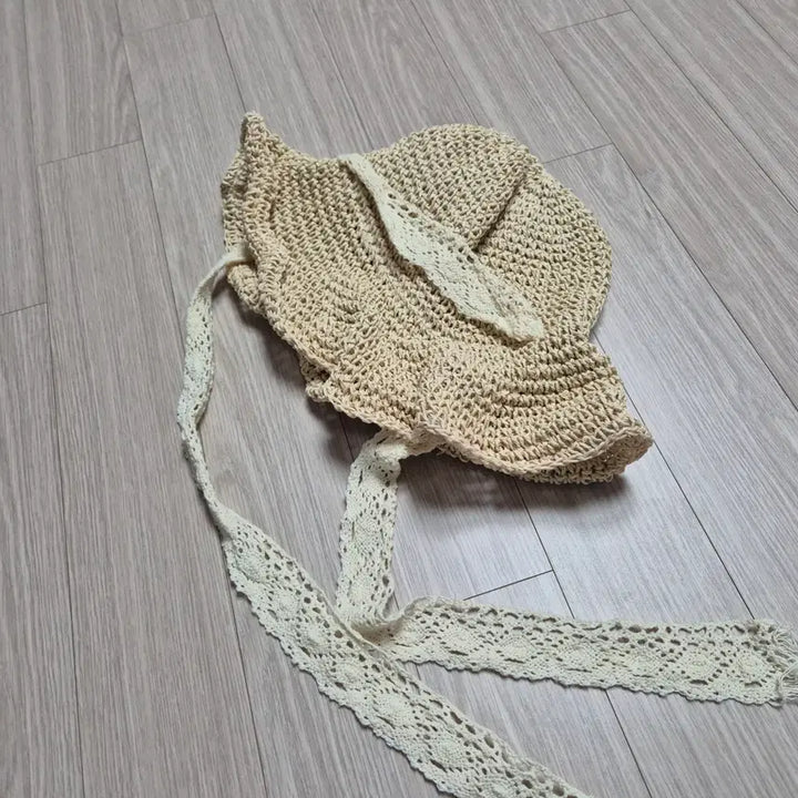 [SOLD OUT] 프리)여성 레이스 턱 끈 라피아 버킷햇