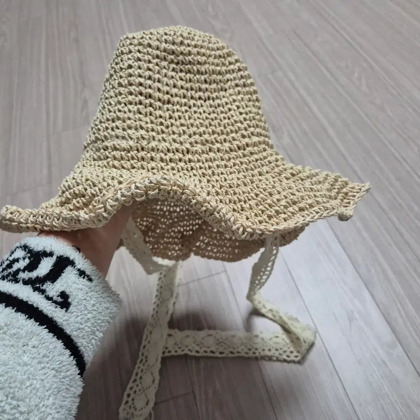 [SOLD OUT] 프리)여성 레이스 턱 끈 라피아 버킷햇