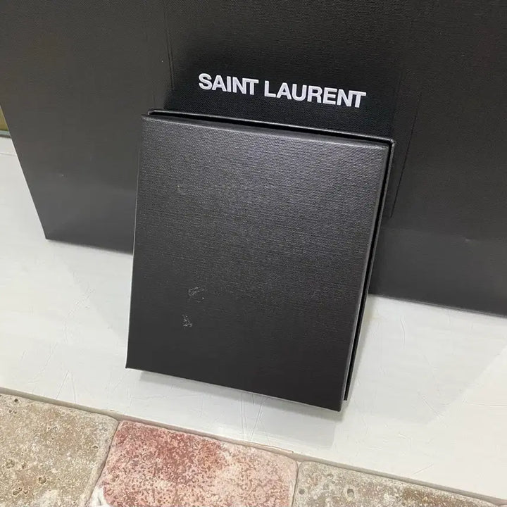 [BUNJANG] Saint Laurent Accessory Box Set / 생로랑 액세서리(키링) 박스 + 더스트 + 쇼핑백