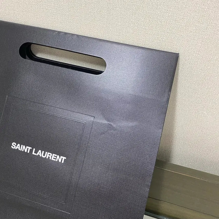 [BUNJANG] Saint Laurent Accessory Box Set / 생로랑 액세서리(키링) 박스 + 더스트 + 쇼핑백