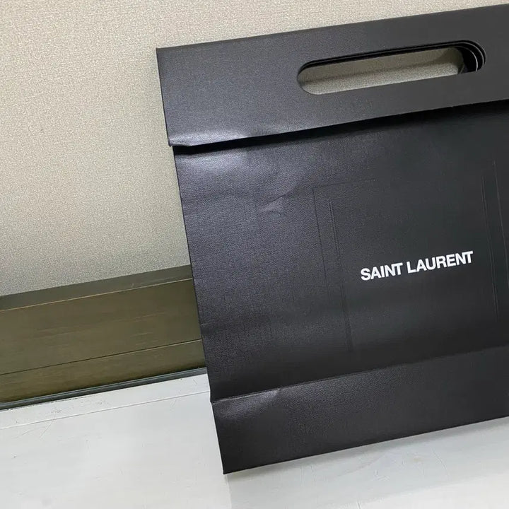 [BUNJANG] Saint Laurent Accessory Box Set / 생로랑 액세서리(키링) 박스 + 더스트 + 쇼핑백