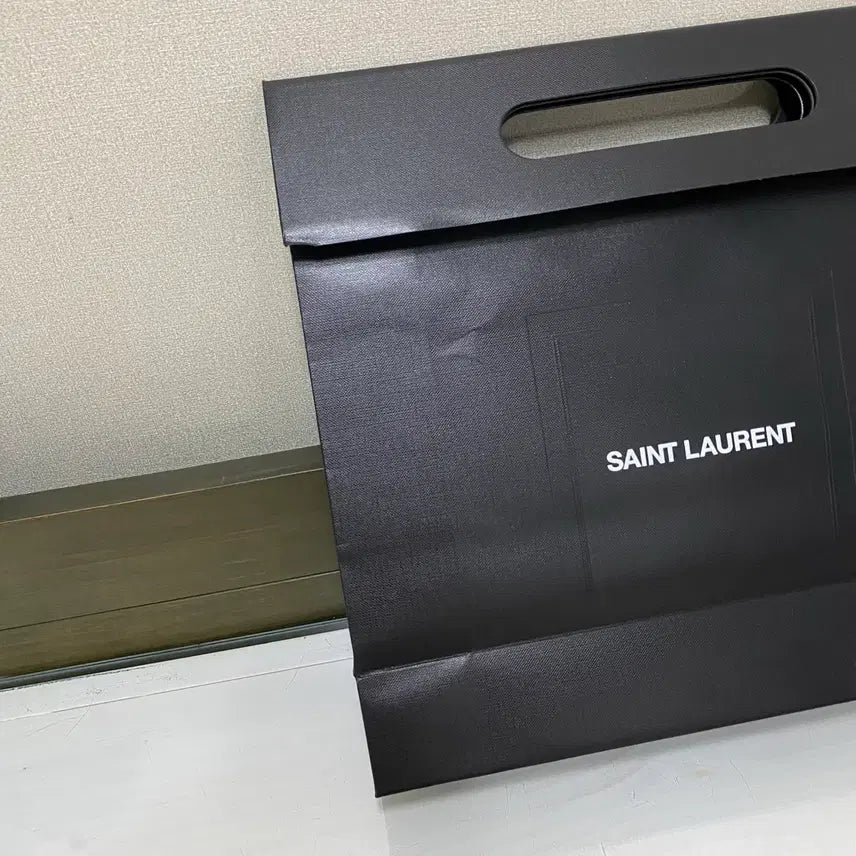 [BUNJANG] Saint Laurent Accessory Box Set / 생로랑 액세서리(키링) 박스 + 더스트 + 쇼핑백