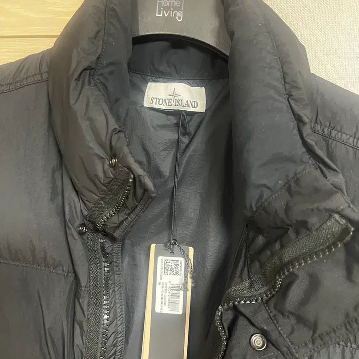 [SOLD OUT] XL / 25FW 스톤 아일랜드 크링클 랩스 NY 다운 베스트 블랙