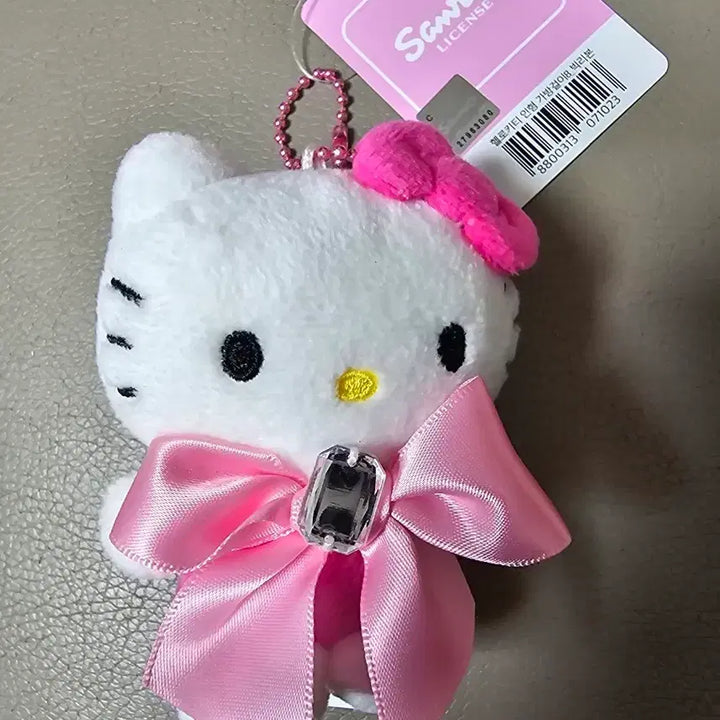 [SOLD OUT] (새상품)산리오 정품 헬로키티 인형 키링