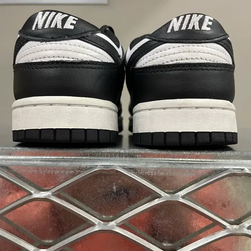 [SOLD OUT] 나이키 덩크 로우 블랙 250