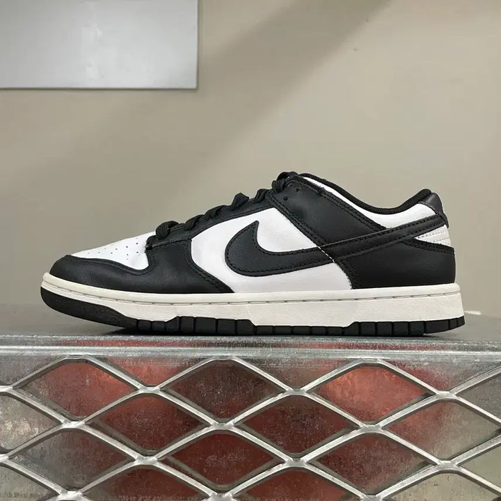[SOLD OUT] 나이키 덩크 로우 블랙 250