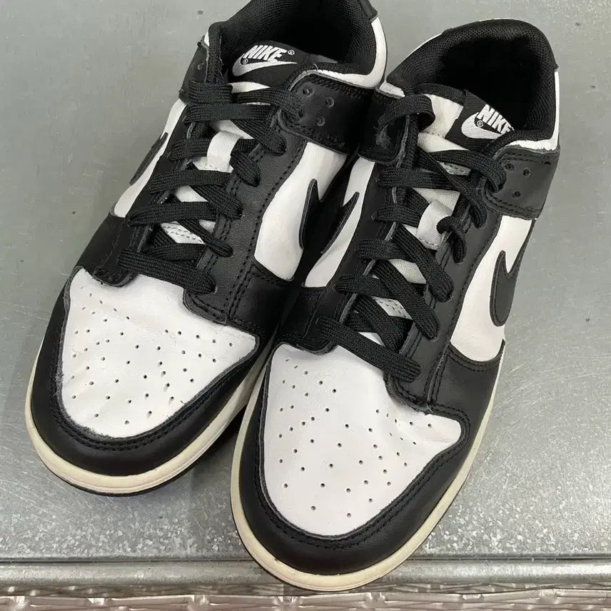 [SOLD OUT] 나이키 덩크 로우 블랙 250