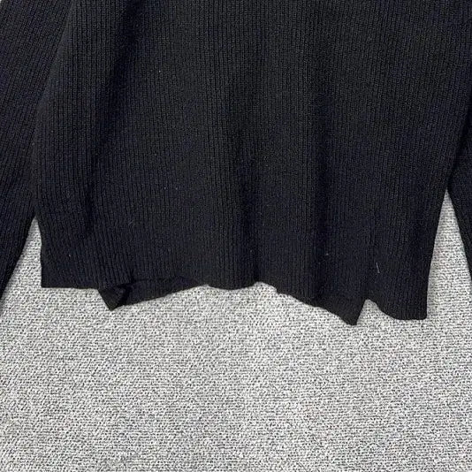 [BUNJANG] INSILENCE Black V-Neck Wool Knit Sweater / 인사일런스 블랙 오버 브이넥 울 니트 S