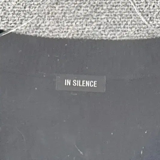 [BUNJANG] INSILENCE Black V-Neck Wool Knit Sweater / 인사일런스 블랙 오버 브이넥 울 니트 S