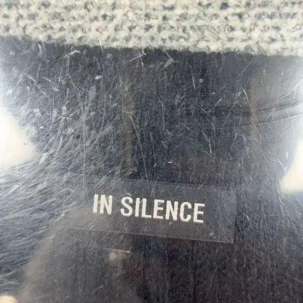 [BUNJANG] INSILENCE Black V-Neck Wool Knit Sweater / 인사일런스 블랙 오버 브이넥 울 니트 S