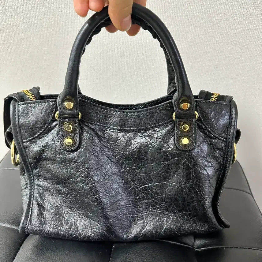 [SOLD OUT] 정품 발렌시아가 모터백 미니 토트백 가방 가로24 (크로스끈 거울 분실)