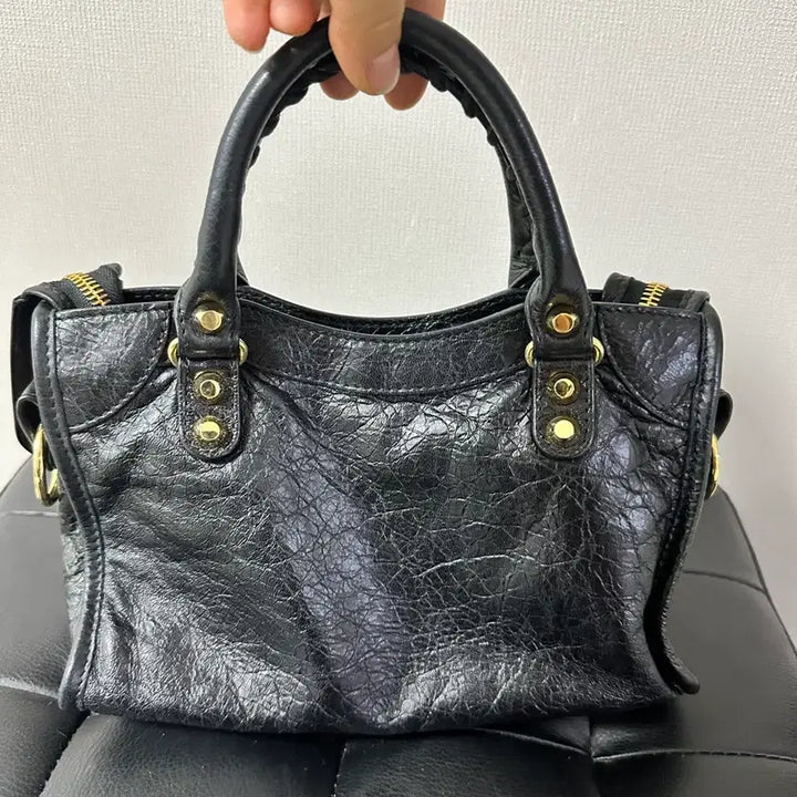 [SOLD OUT] 정품 발렌시아가 모터백 미니 토트백 가방 가로24 (크로스끈 거울 분실)