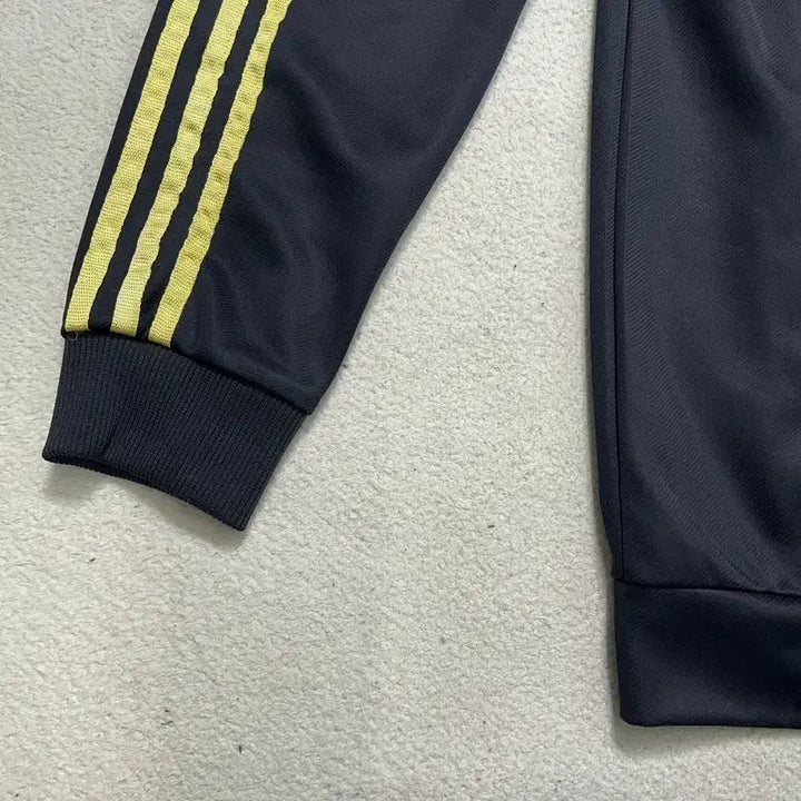 [BUNJANG] Adidas Windbreaker Jersey Jacket Black-Yellow 105 / 아디다스 바람막이 져지 자켓 블랙-옐로우 105