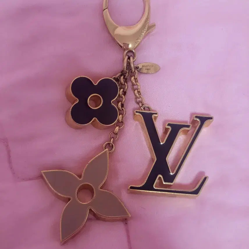 [BUNJANG] Louis Vuitton Fleur Monogram Flower Bag Charm Keyring / 정품)급처상태좋음!루이비통 플뢰르 모노그램플라워 백참 키링 공홈가68만원