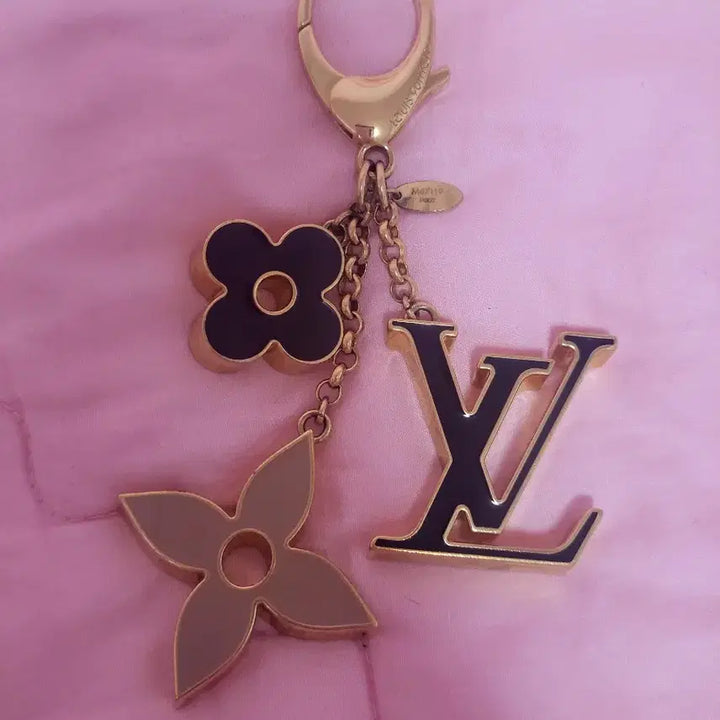[BUNJANG] Louis Vuitton Fleur Monogram Flower Bag Charm Keyring / 정품)급처상태좋음!루이비통 플뢰르 모노그램플라워 백참 키링 공홈가68만원