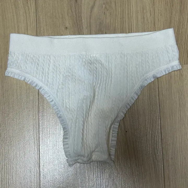 [SOLD OUT] 에메필 쟈가드 하프백 면팬티