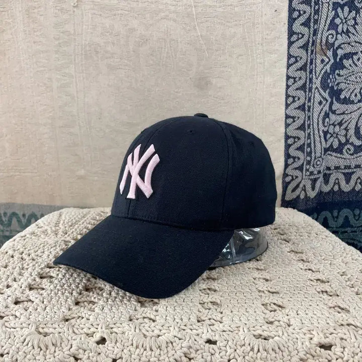 [BUNJANG] MLB Blackpink New York Yankees Big Logo Fitted Baseball Cap / [XS~S] 엠엘비 뉴욕양키스 블랙핑크 빅로고 피티드 볼캡 야구모자